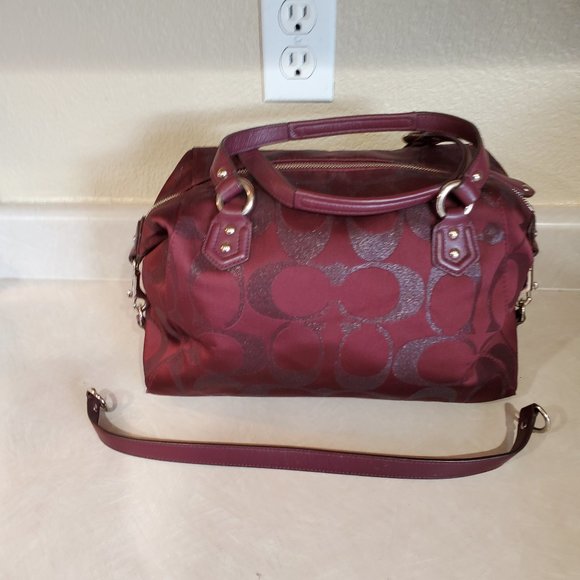 Like New Coach Campbell Signature C's Shoulder or Handbag m - Picture 8 of 12